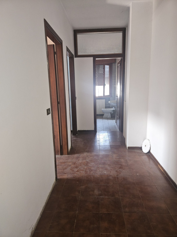 Situata nel cuore di Vighizzolo d'Este, questa affascinante villa singola offre un'opportunità im...