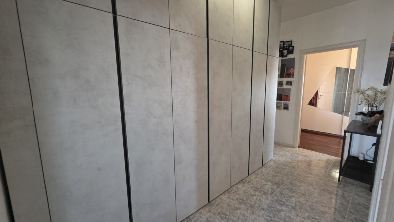 In posizione centrale, in Piazza dei Martiri della Libertà a Caerano di San Marco, proponiamo in ...