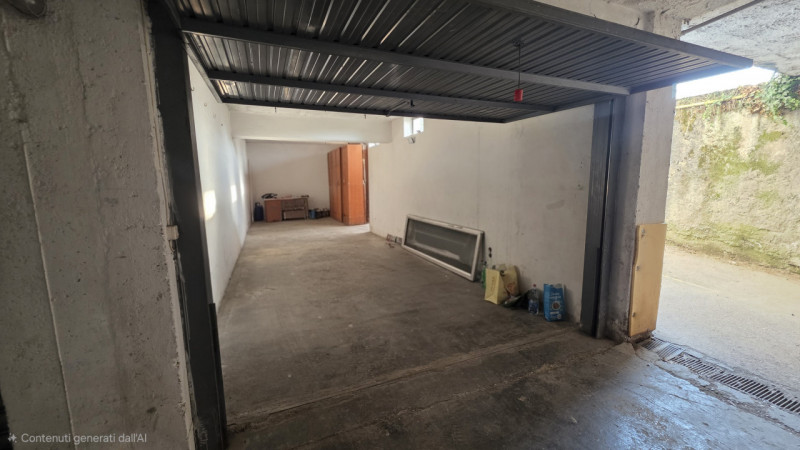 In posizione centrale, in Piazza dei Martiri della Libertà a Caerano di San Marco, proponiamo in ...