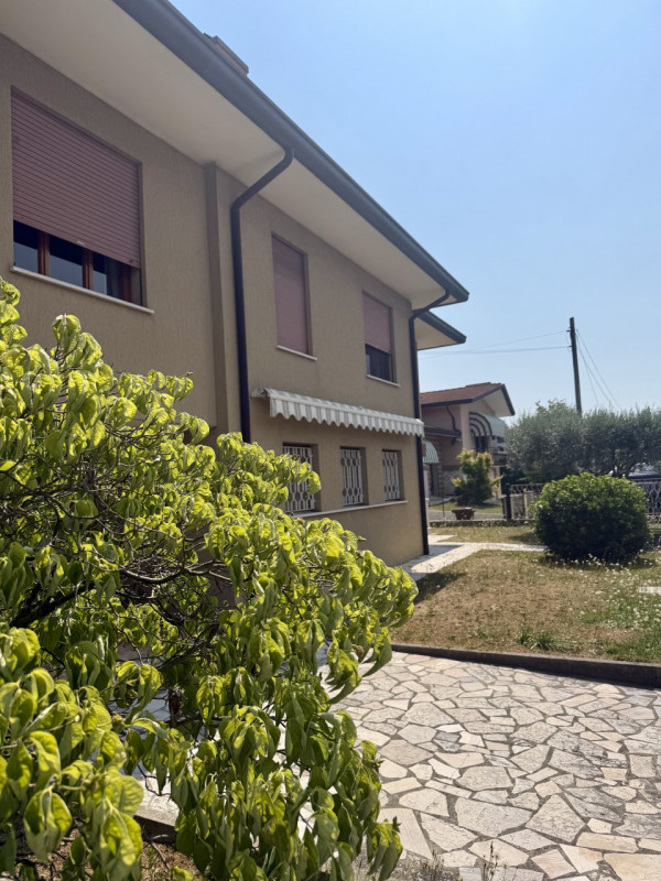 Castelfranco V.to: proponiamo in vendita una abitazione bifamiliare indipendente disposta su 2 li...