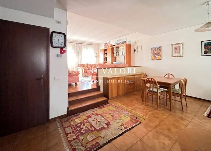 Rif. B496 (per info 338 9387816 Matteo)

Proponiamo in esclusiva casa a schiera situata in una be...