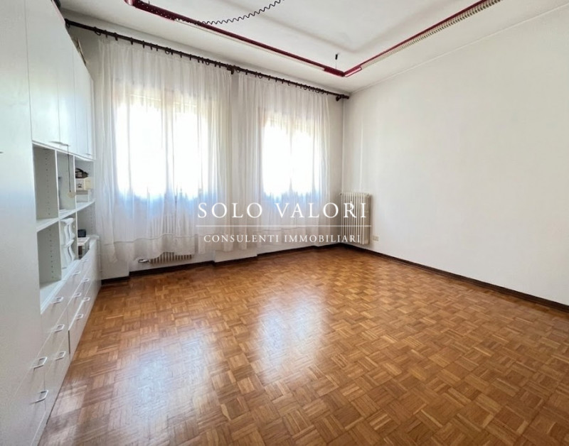 Rif. B496 (per info 338 9387816 Matteo)

Proponiamo in esclusiva casa a schiera situata in una be...