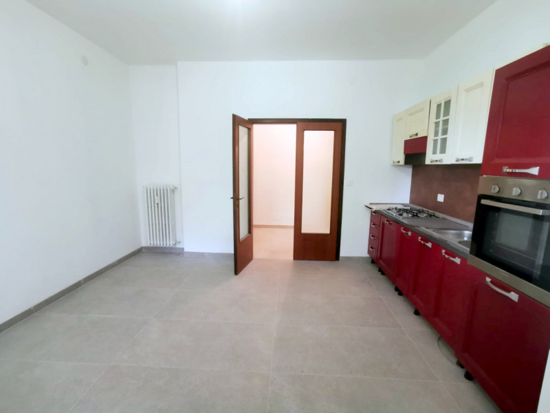 AMPIO 2 CAMERE ZONA PALESTRO €.229.000 - rif.LM014

Proponiamo un ampio 2 camere situato nel cuor...