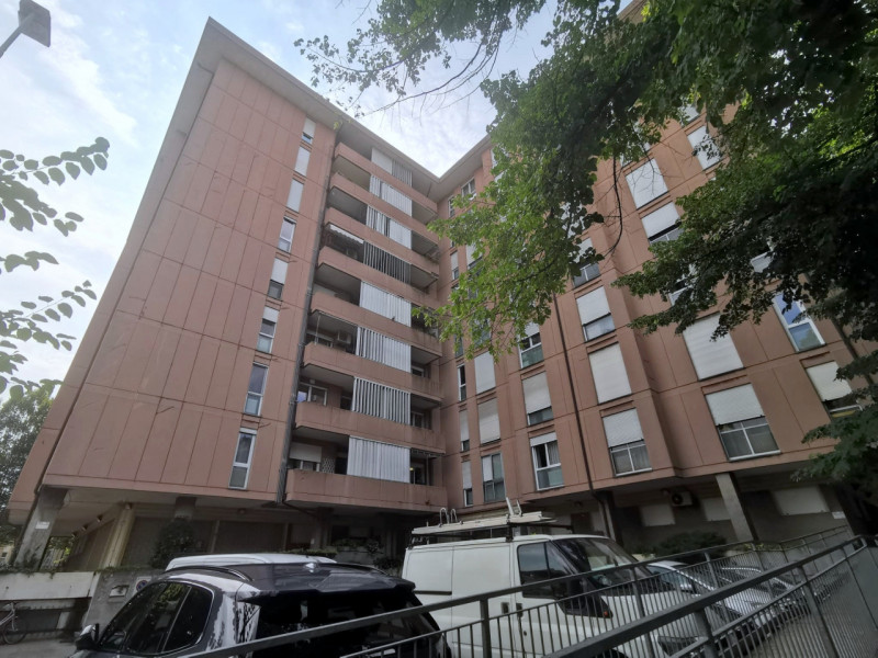 AMPIO 2 CAMERE ZONA PALESTRO €.229.000 - rif.LM014

Proponiamo un ampio 2 camere situato nel cuor...