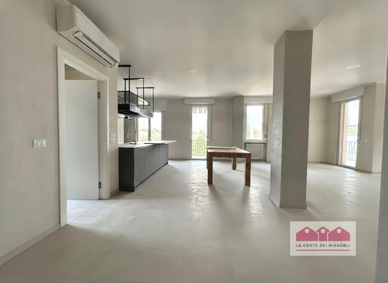 TEATRO NUOVO: ELEGANTE APPARTAMENTO CON QUATTRO CAMERE, TERRAZZE PANORAMICHE E GARAGE. RIF. 2277X...