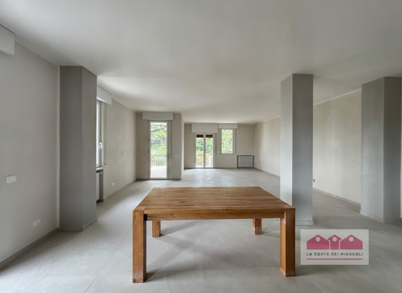 TEATRO NUOVO: ELEGANTE APPARTAMENTO CON QUATTRO CAMERE, TERRAZZE PANORAMICHE E GARAGE. RIF. 2277X...