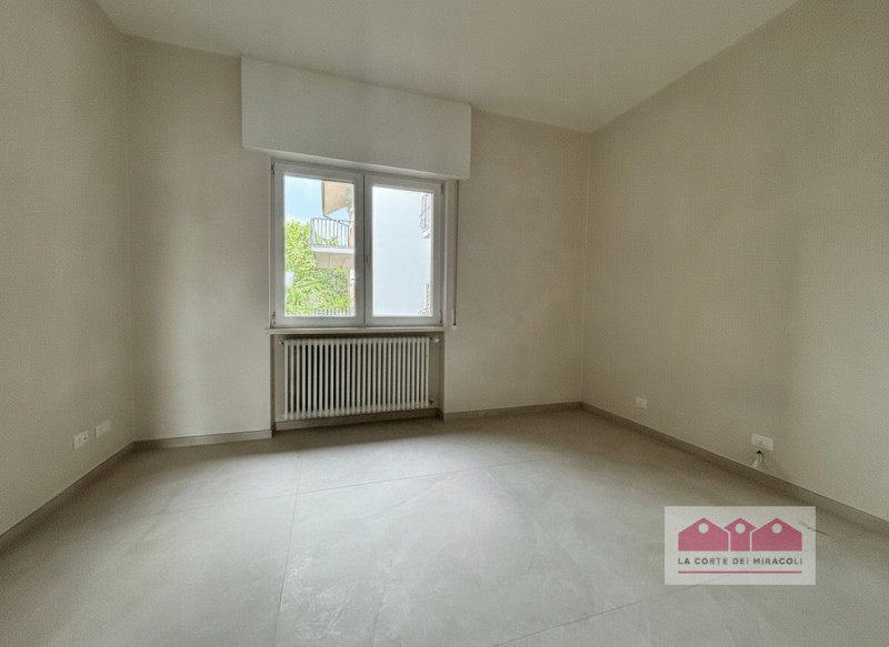TEATRO NUOVO: ELEGANTE APPARTAMENTO CON QUATTRO CAMERE, TERRAZZE PANORAMICHE E GARAGE. RIF. 2277X...