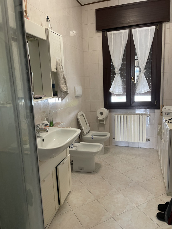In vendita a Sant'Angelo di Piove di Sacco, proponiamo complesso immobiliare, situato in una stra...