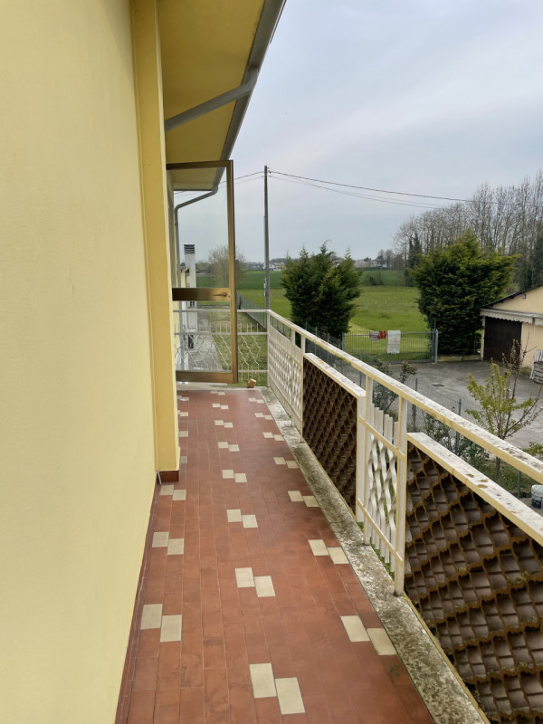 In vendita a Sant'Angelo di Piove di Sacco, proponiamo complesso immobiliare, situato in una stra...