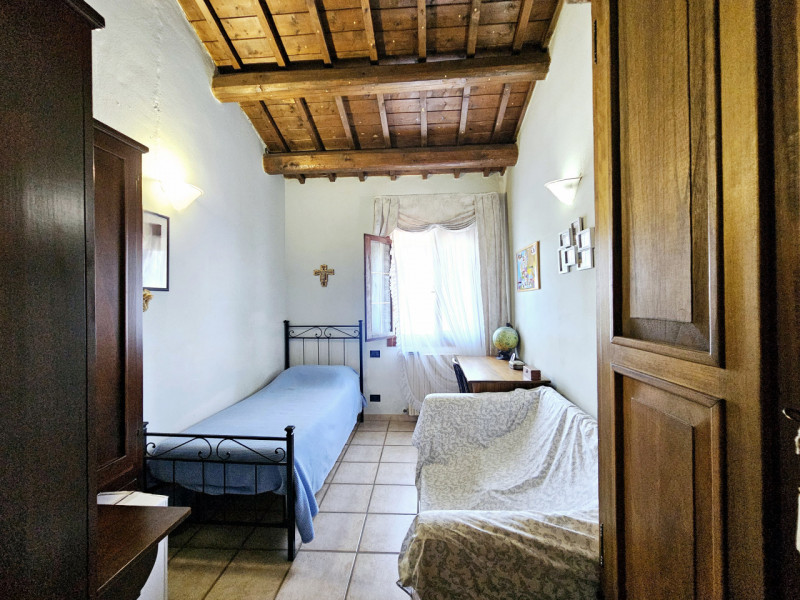 Proponiamo in vendita a Ponso, in un contesto tranquillo, spettacolare bifamiliare con ampia area...