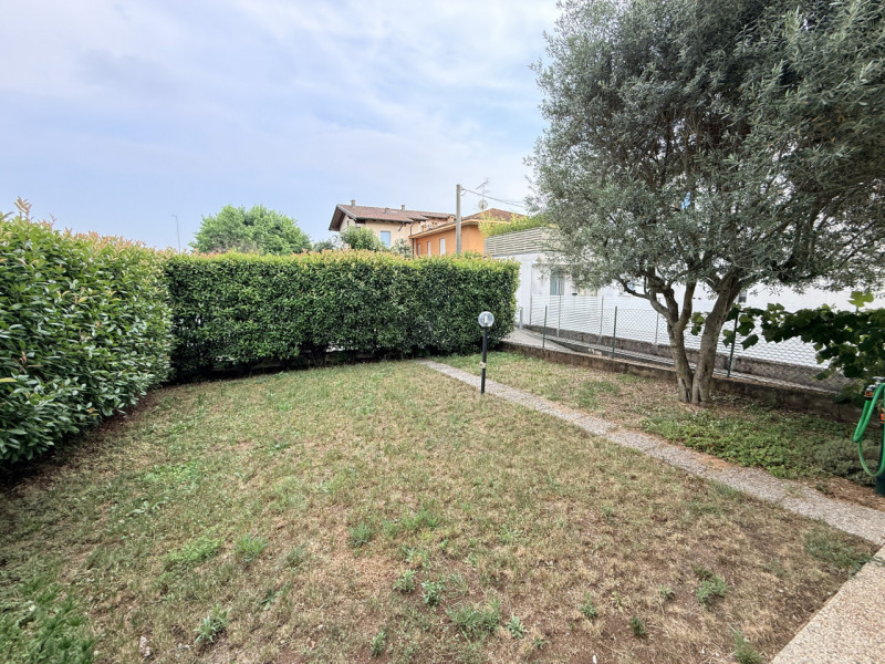 SCHIO: In tranquilla zona residenziale proponiamo in vendita appartamento trilocale al piano terr...