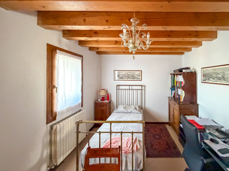 (per INFO Vittorio 3517343301) Nel cuore di Giavera del Montello proponiamo in vendita un elegant...