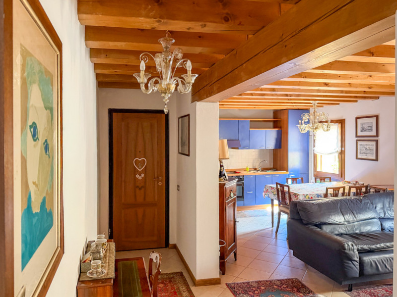 (per INFO Vittorio 3517343301) Nel cuore di Giavera del Montello proponiamo in vendita un elegant...