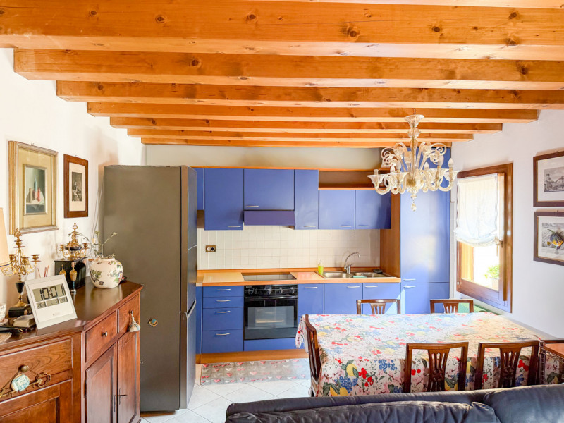 (per INFO Vittorio 3517343301) Nel cuore di Giavera del Montello proponiamo in vendita un elegant...