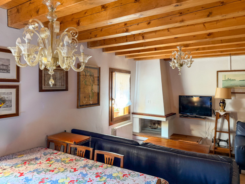 (per INFO Vittorio 3517343301) Nel cuore di Giavera del Montello proponiamo in vendita un elegant...
