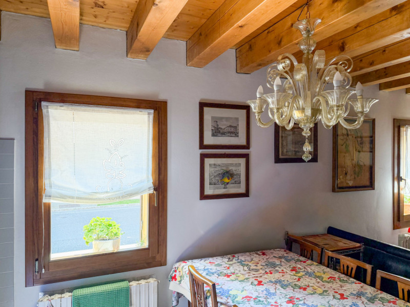 (per INFO Vittorio 3517343301) Nel cuore di Giavera del Montello proponiamo in vendita un elegant...