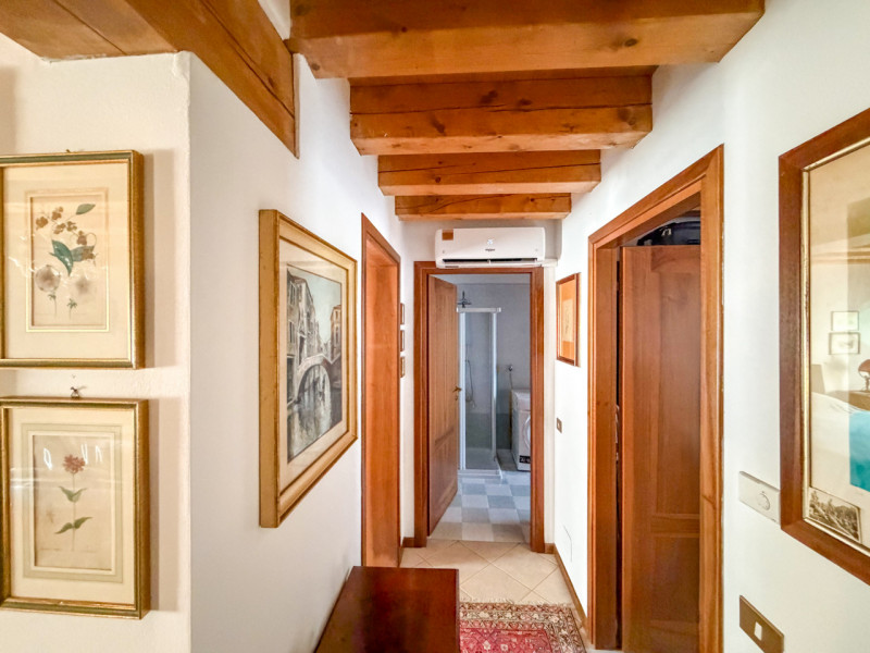 (per INFO Vittorio 3517343301) Nel cuore di Giavera del Montello proponiamo in vendita un elegant...