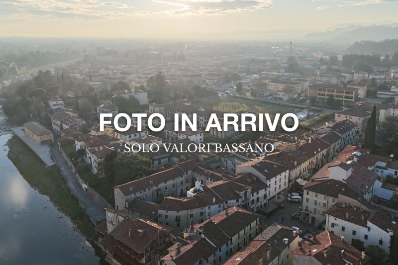 Rif.BD201  (Per info: Daniel +39 3939878704)

Proponiamo in locazione immobile commerciale-direzi...