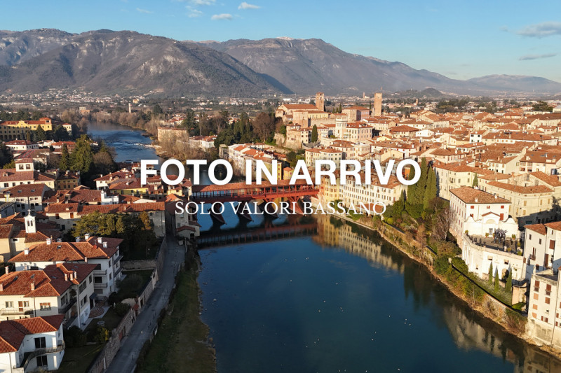 Rif.BD201  (Per info: Daniel +39 3939878704)

Proponiamo in locazione immobile commerciale-direzi...
