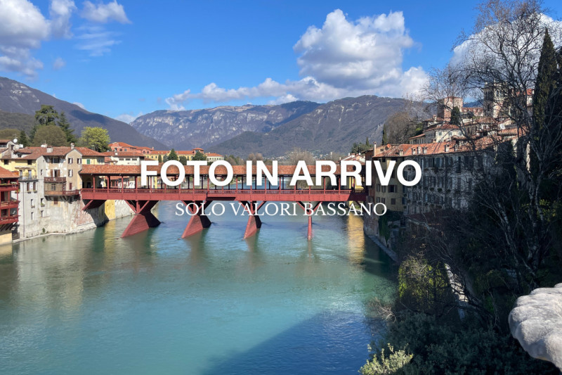 Rif.BD201  (Per info: Daniel +39 3939878704)

Proponiamo in locazione immobile commerciale-direzi...