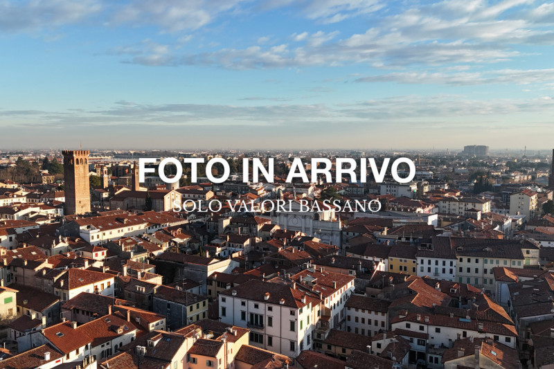 Rif.BD201  (Per info: Daniel +39 3939878704)

Proponiamo in locazione immobile commerciale-direzi...