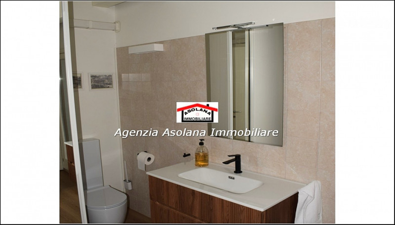 In contesto di pregio in posizione dominante, affittasi casa a schiera centrale ed indipendente a...