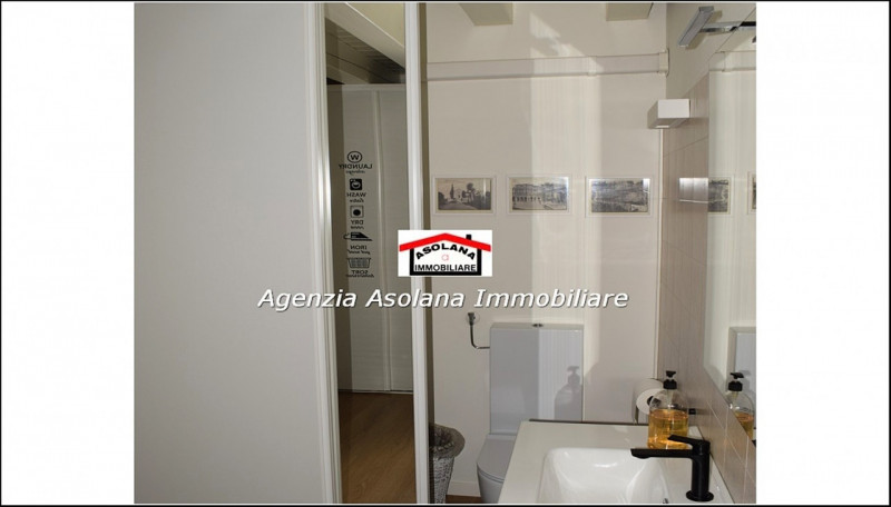 In contesto di pregio in posizione dominante, affittasi casa a schiera centrale ed indipendente a...