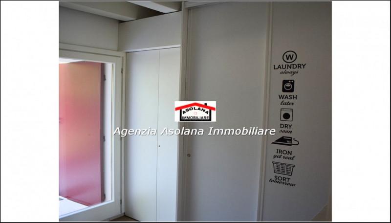 In contesto di pregio in posizione dominante, affittasi casa a schiera centrale ed indipendente a...
