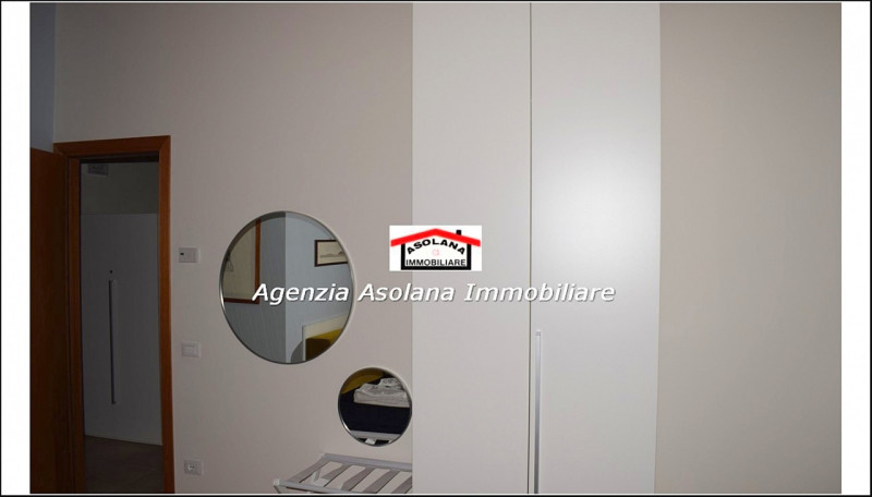 In contesto di pregio in posizione dominante, affittasi casa a schiera centrale ed indipendente a...