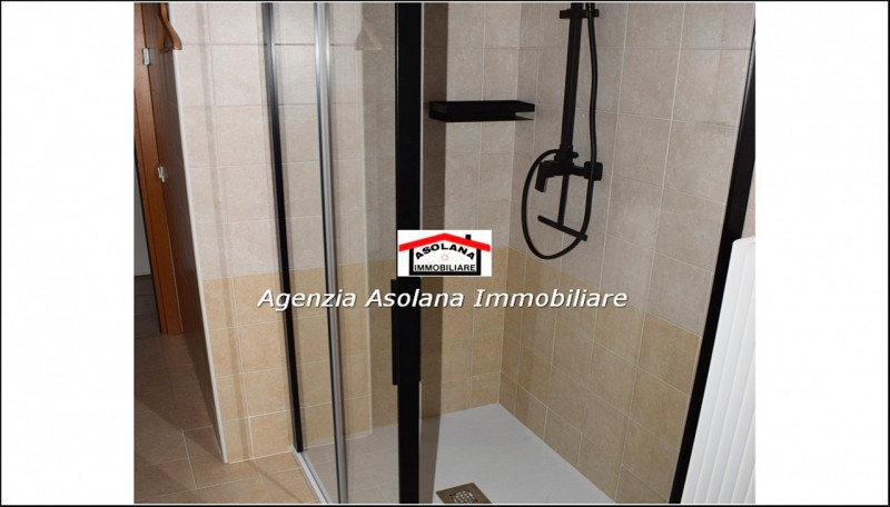 In contesto di pregio in posizione dominante, affittasi casa a schiera centrale ed indipendente a...