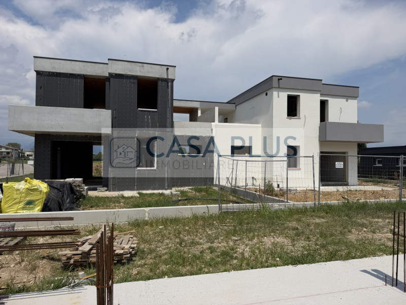 Rossano Veneto, Viale dello Sport, all'interno di un quartiere residenziale tranquillo e ben serv...