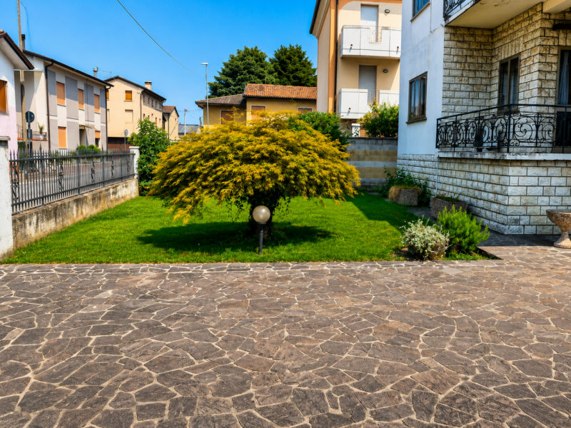 Nel cuore di Tombolo, in una posizione tranquilla e riservata, sorge questa affascinante villa si...