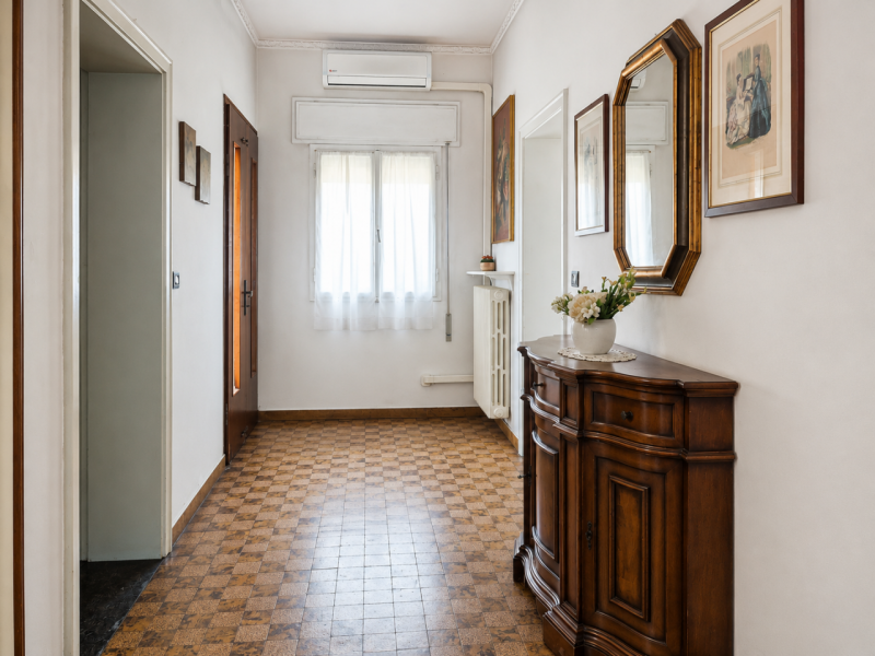 Nel cuore di Tombolo, in una posizione tranquilla e riservata, sorge questa affascinante villa si...