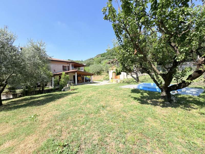 Nel suggestivo scenario dei Colli Euganei, a **Galzignano Terme**, immersa tra vigneti e oliveti,...