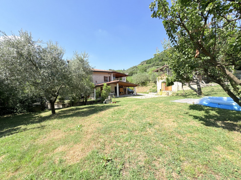 Nel suggestivo scenario dei Colli Euganei, a **Galzignano Terme**, immersa tra vigneti e oliveti,...
