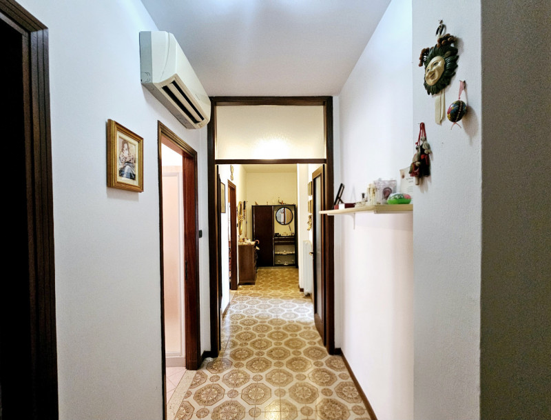 Proponiamo in vendita, per investimento, un accogliente appartamento situato al piano terra di un...