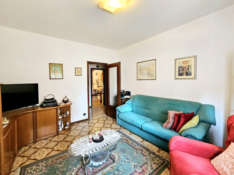 Proponiamo in vendita, per investimento, un accogliente appartamento situato al piano terra di un...
