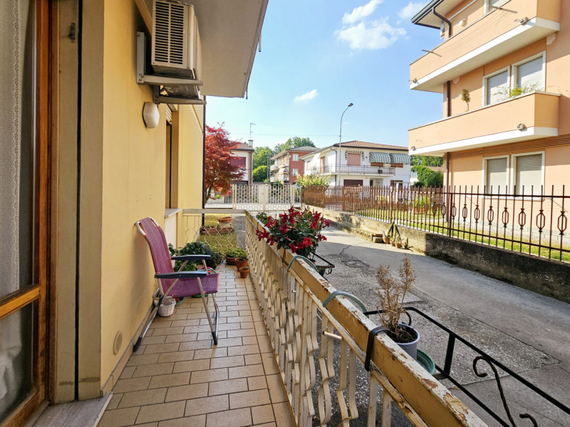 Proponiamo in vendita, per investimento, un accogliente appartamento situato al piano terra di un...