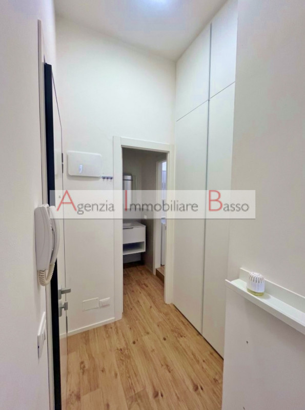 Ah, chiedo scusa per il malinteso! Ecco l'annuncio strutturato in forma di testo continuo, senza ...
