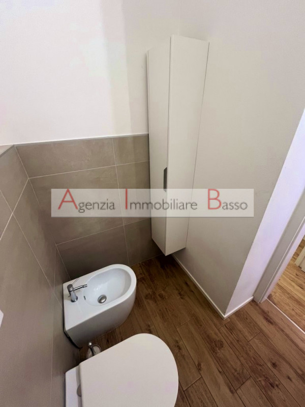 Ah, chiedo scusa per il malinteso! Ecco l'annuncio strutturato in forma di testo continuo, senza ...