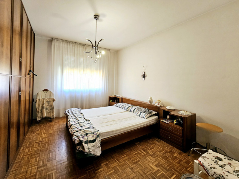 Proponiamo in vendita, per investimento, appartamento al secondo piano di una palazzina composta ...