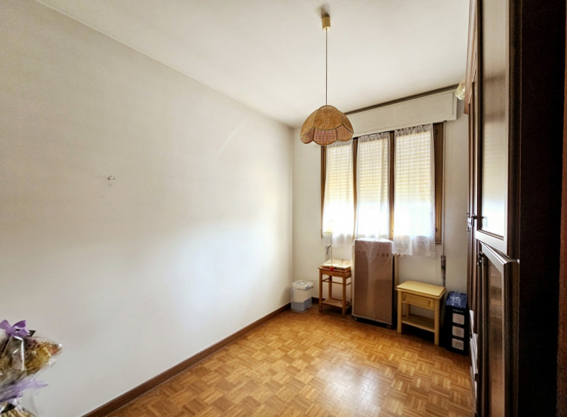 Proponiamo in vendita, per investimento, appartamento al secondo piano di una palazzina composta ...