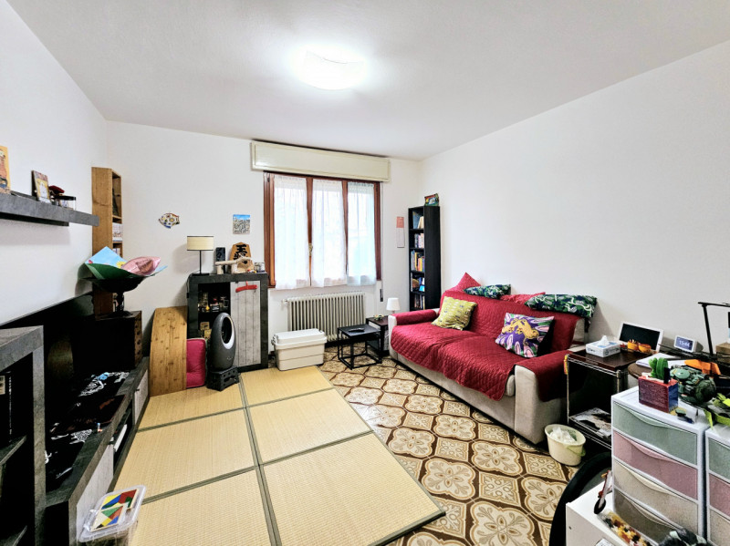 Proponiamo in vendita per investimento, in una tranquilla zona residenziale di Este, appartamento...
