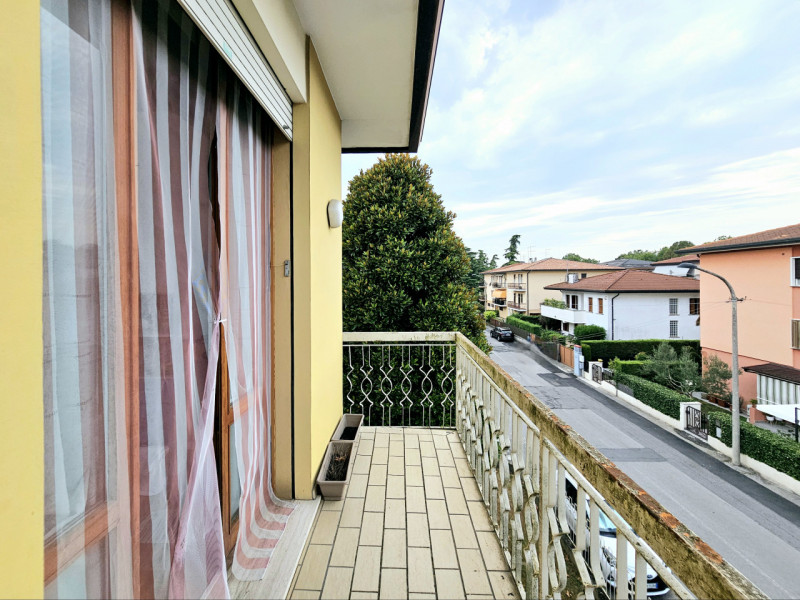 Proponiamo in vendita per investimento, in una tranquilla zona residenziale di Este, appartamento...
