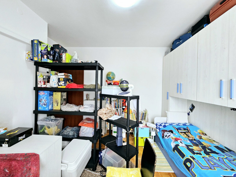 Proponiamo in vendita per investimento, in una tranquilla zona residenziale di Este, appartamento...