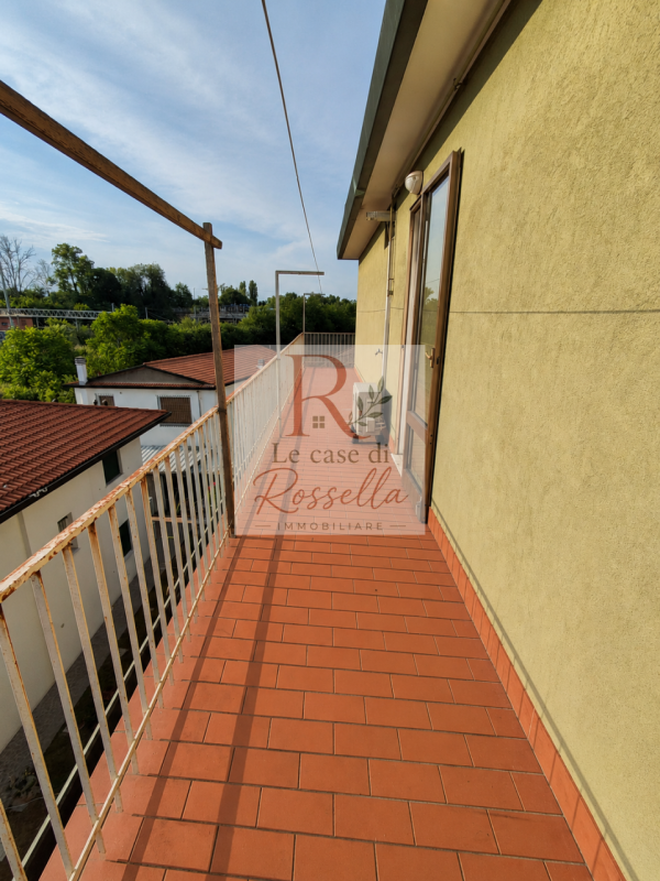 Presentiamo un ATTICO in una delle zone piu' belle di Padova, San Giuseppe, dove la tranquillita'...