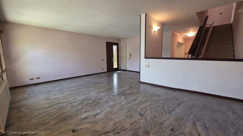 In tranquillo quartiere residenziale a traffico limitato, comodo al centro e ai servizi, proponia...