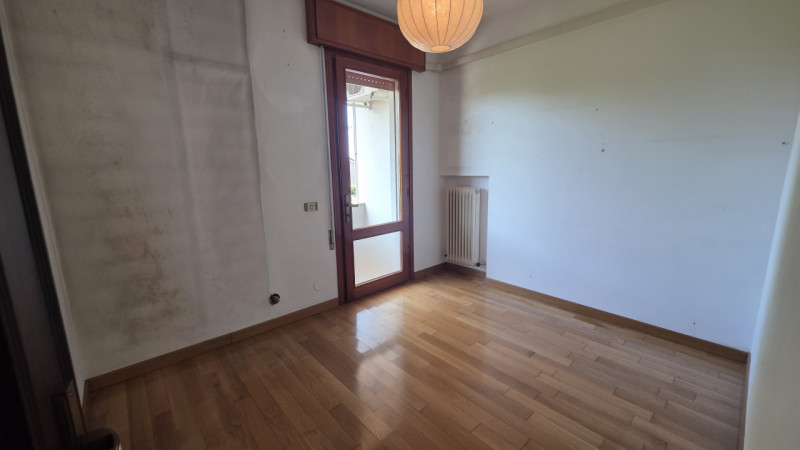 In tranquillo quartiere residenziale a traffico limitato, comodo al centro e ai servizi, proponia...