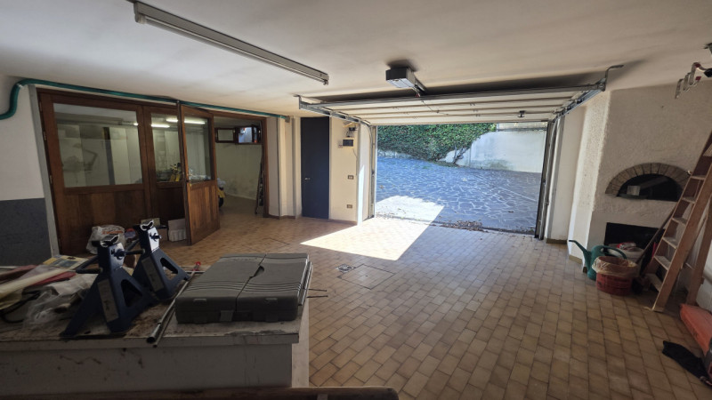 In tranquillo quartiere residenziale a traffico limitato, comodo al centro e ai servizi, proponia...