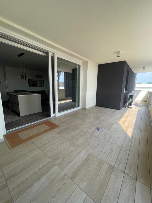 In zona centralissima, ai confini con Abano Terme, su elegante palazzina di nuova costruzione in ...